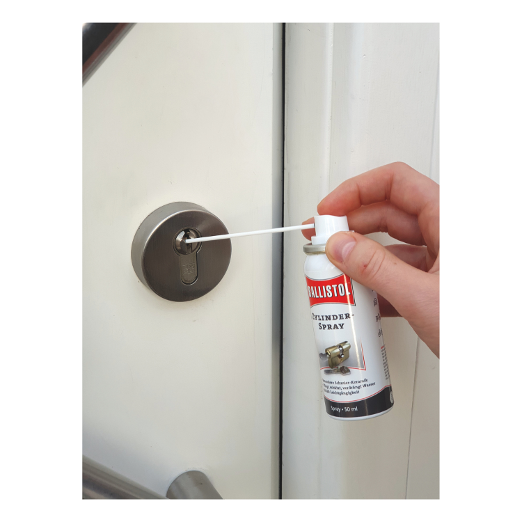 cylinder-spray-do-zamkow-uzycie-przy-drzwiach-domowych-ochrona